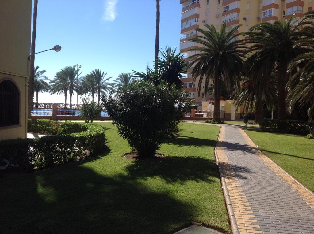 Apartamentos Centro Internacional Algarrobo-Costa Eksteriør billede